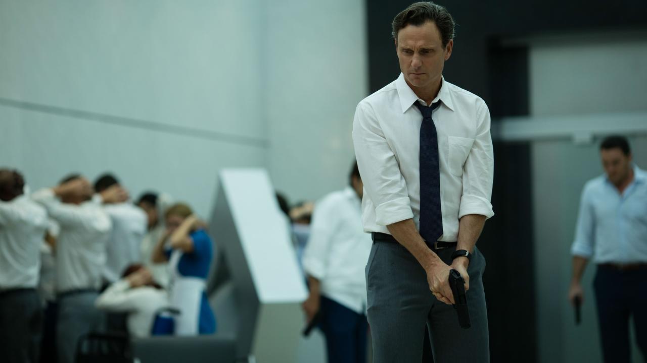 Boss Tony Goldwyn begins eliminating employees in The Belko Experiment (2016)