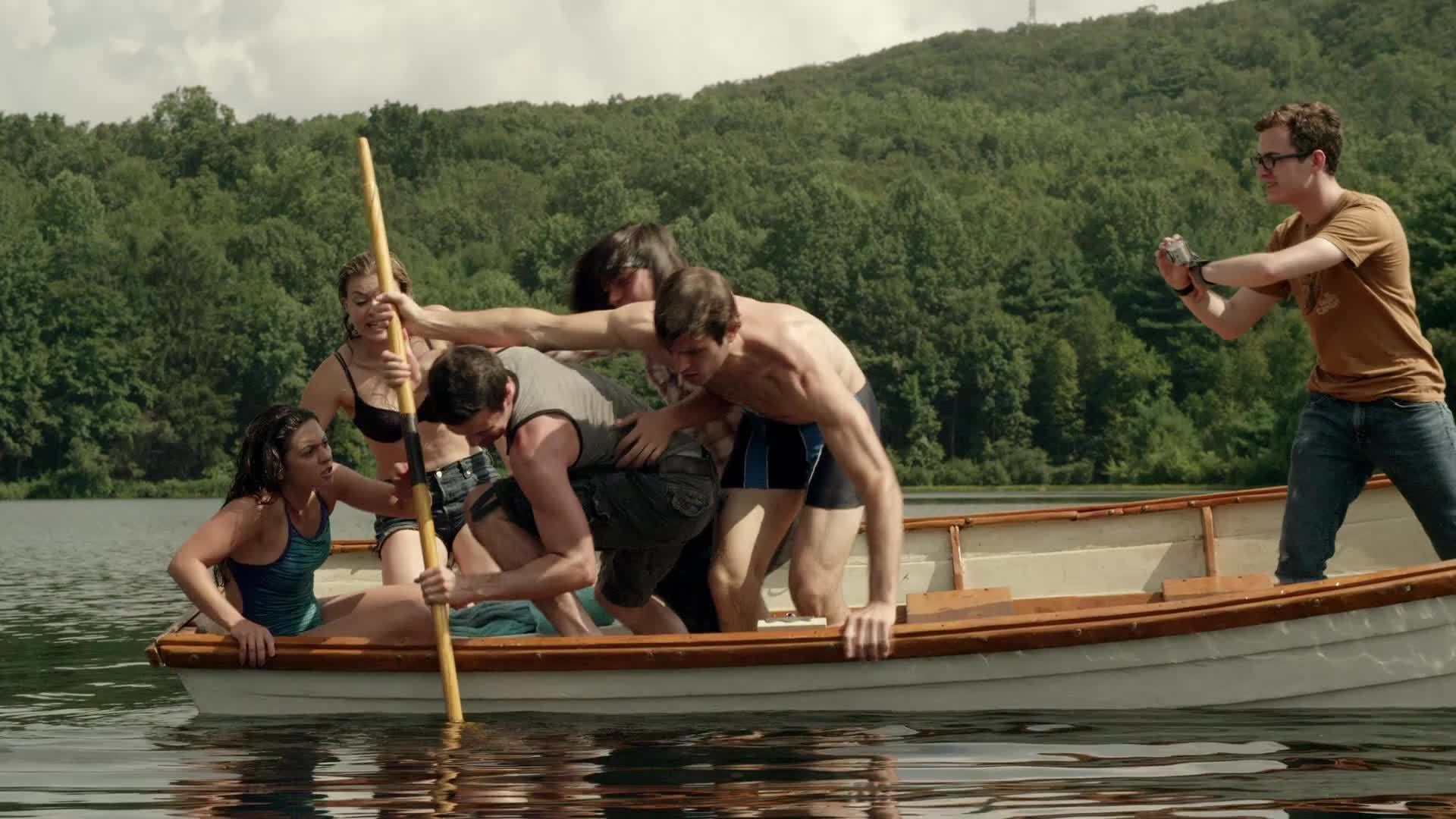 Teens stranded on a boat in a lake - Mackenzie Rosman, Bonnie Dennison, Johnny Orsini, Daniel Zovatto, Chris Conroy and Griffin Newman in Beneath (2013)
