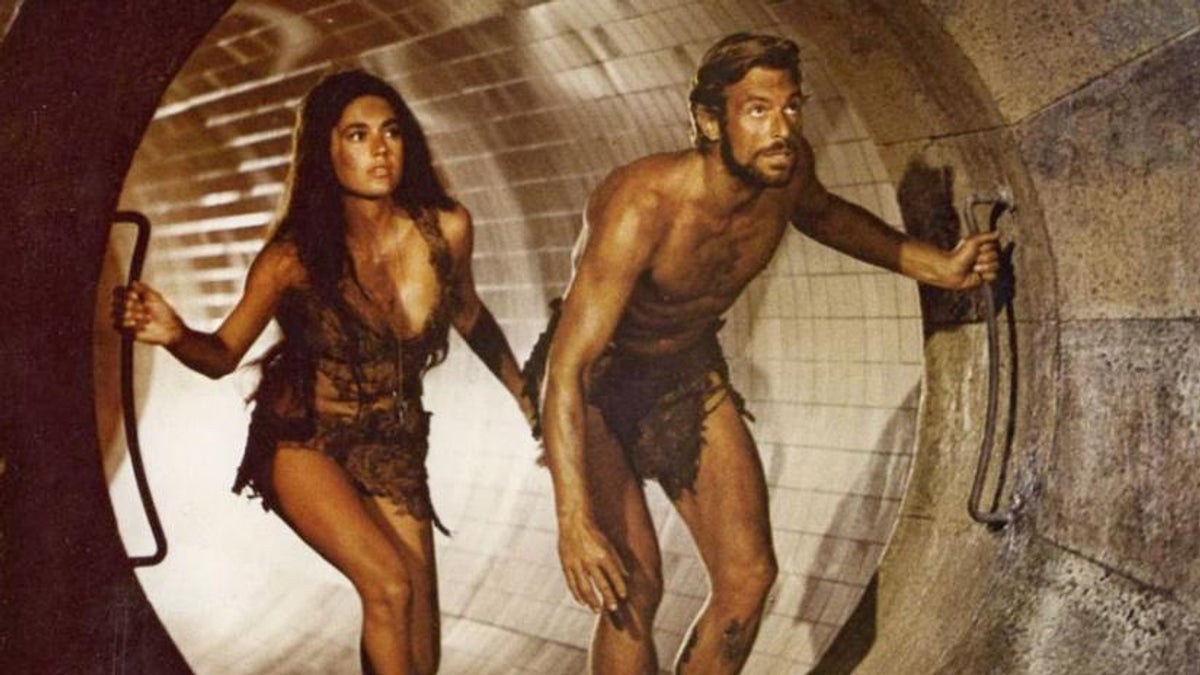 Nova (Linda Harrison) and Brent (James Franciscus) enter the ruins of New York City in Beneath the Planet of the Apes (1970)