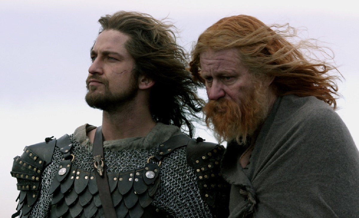 (l to r) Beowulf (Gerard Butler) and King Hrothgar (Stellan Skarsgård) in Beowulf and Grendel (2005)