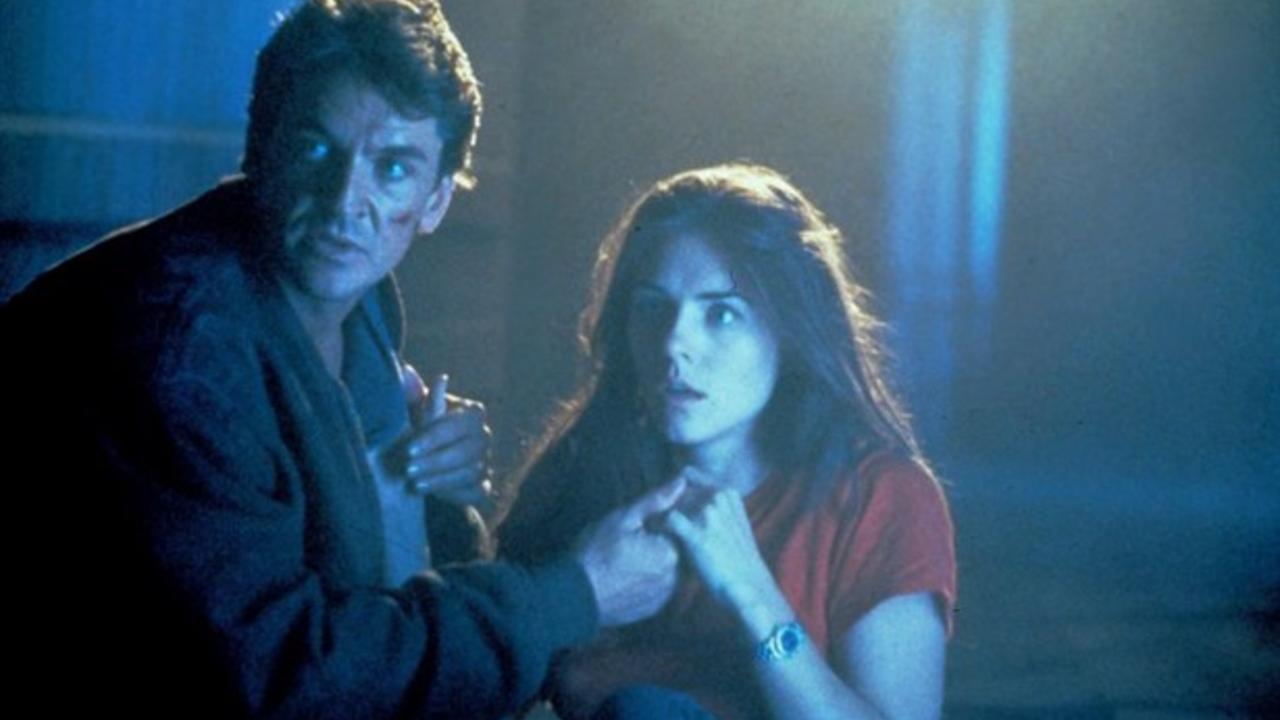 Detective Craig Fairbrass and psychologist Elizabeth Hurley in Beyond Bedlam (1994)