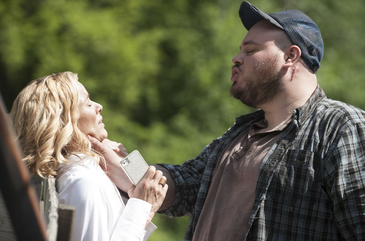 The Big Driver (Will Harris) threatens Maria Bello