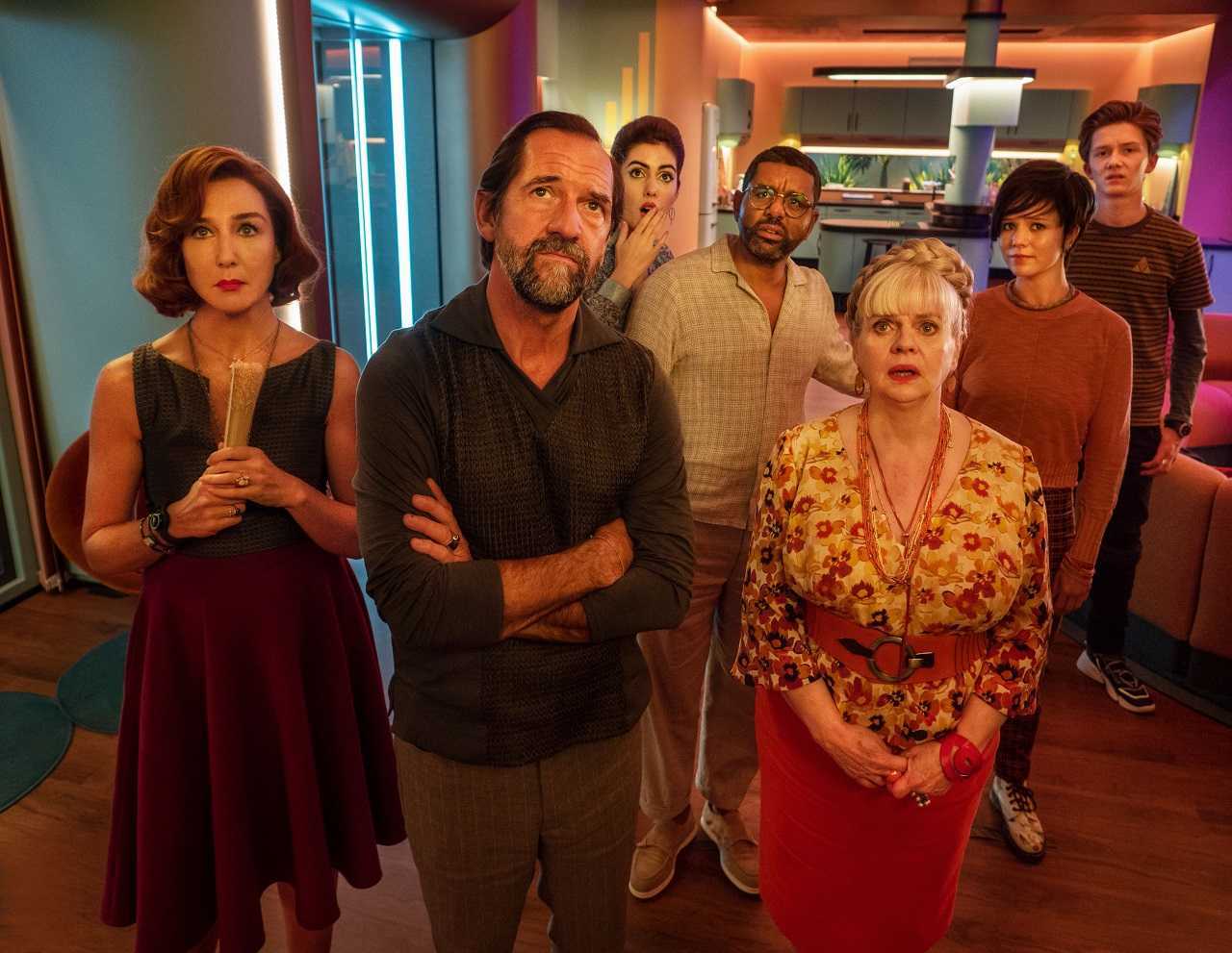 Elsa Zylberstein, Stephane De Groodt, Isabelle Nanty, Claire Chust, Youssef Hajdi, Marysole Fertard, and Helie Thonnat in Bigbug (2022)