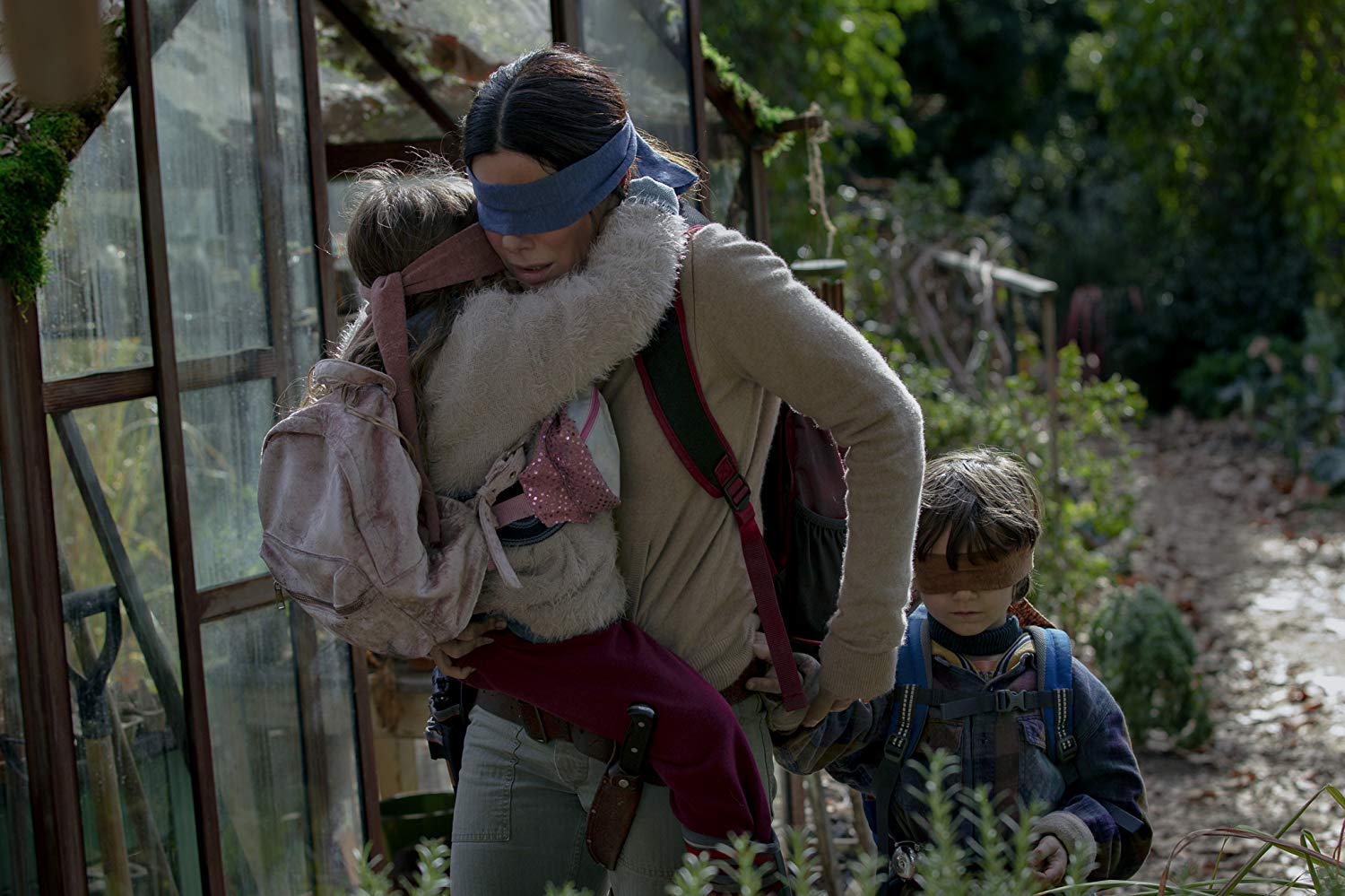 Sandra Bullock tries to guide the two children (Vivien Lyra Blair and Julian Edwards) while blindfolded in Bird Box (2018)