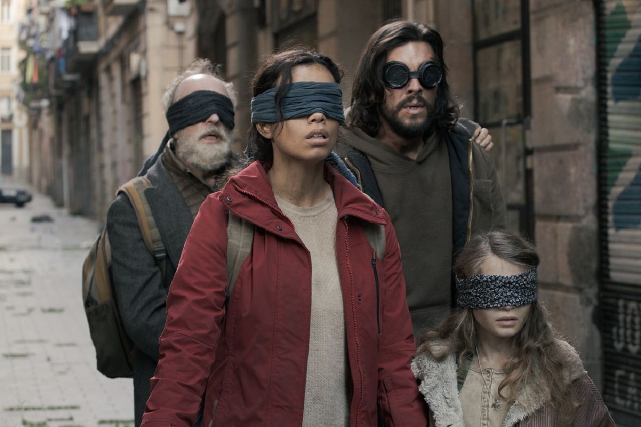 Gonzalo De Castro, Georgina Campbell, Mario Casas and Naila Schuberth in Bird Box Barcelona (2023)