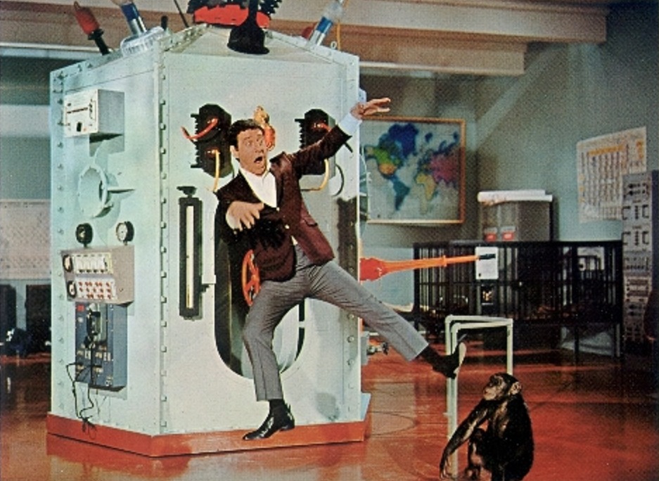 Soupy Sales in Birds Do It (1966)