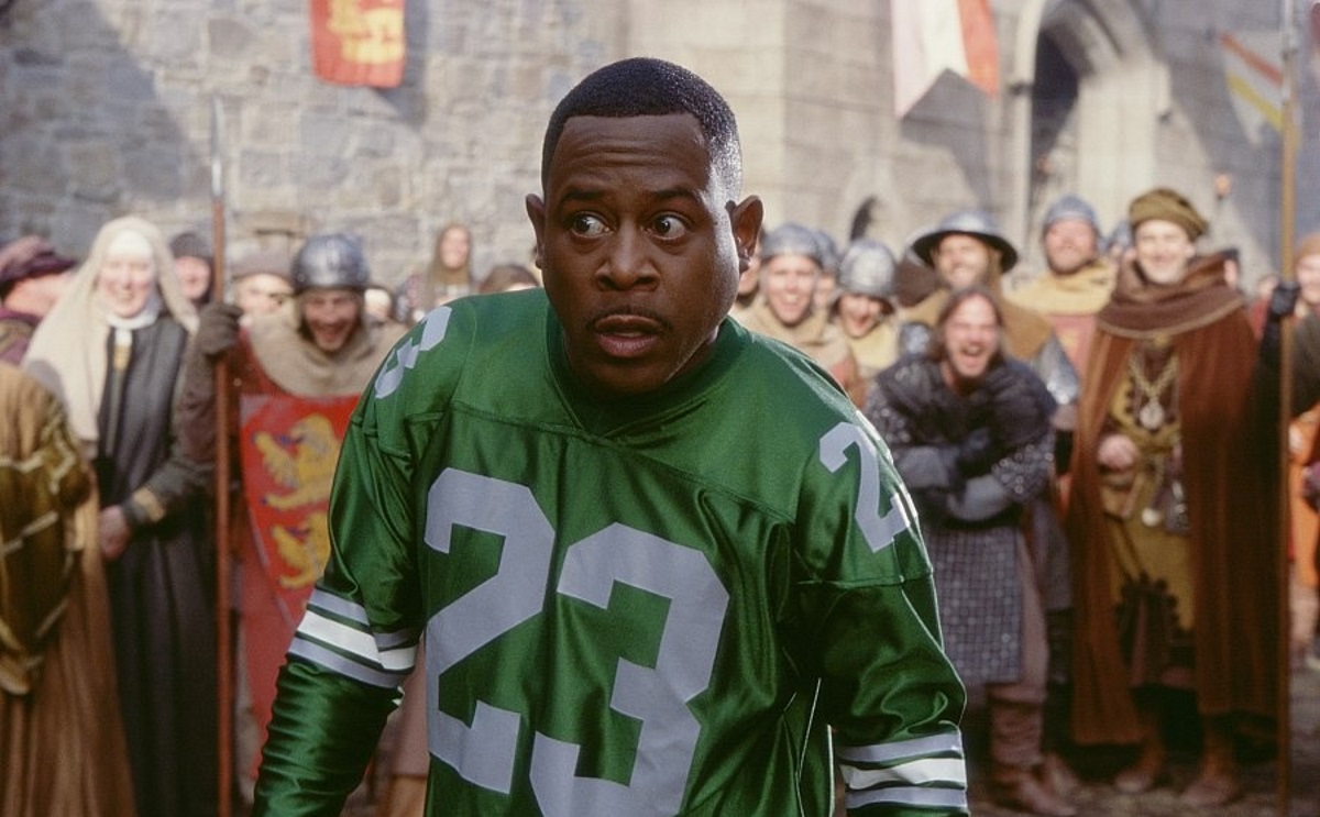 Martin Lawrence, a modern man thrown back in time to the Mediaeval era in Black Knight (2001)