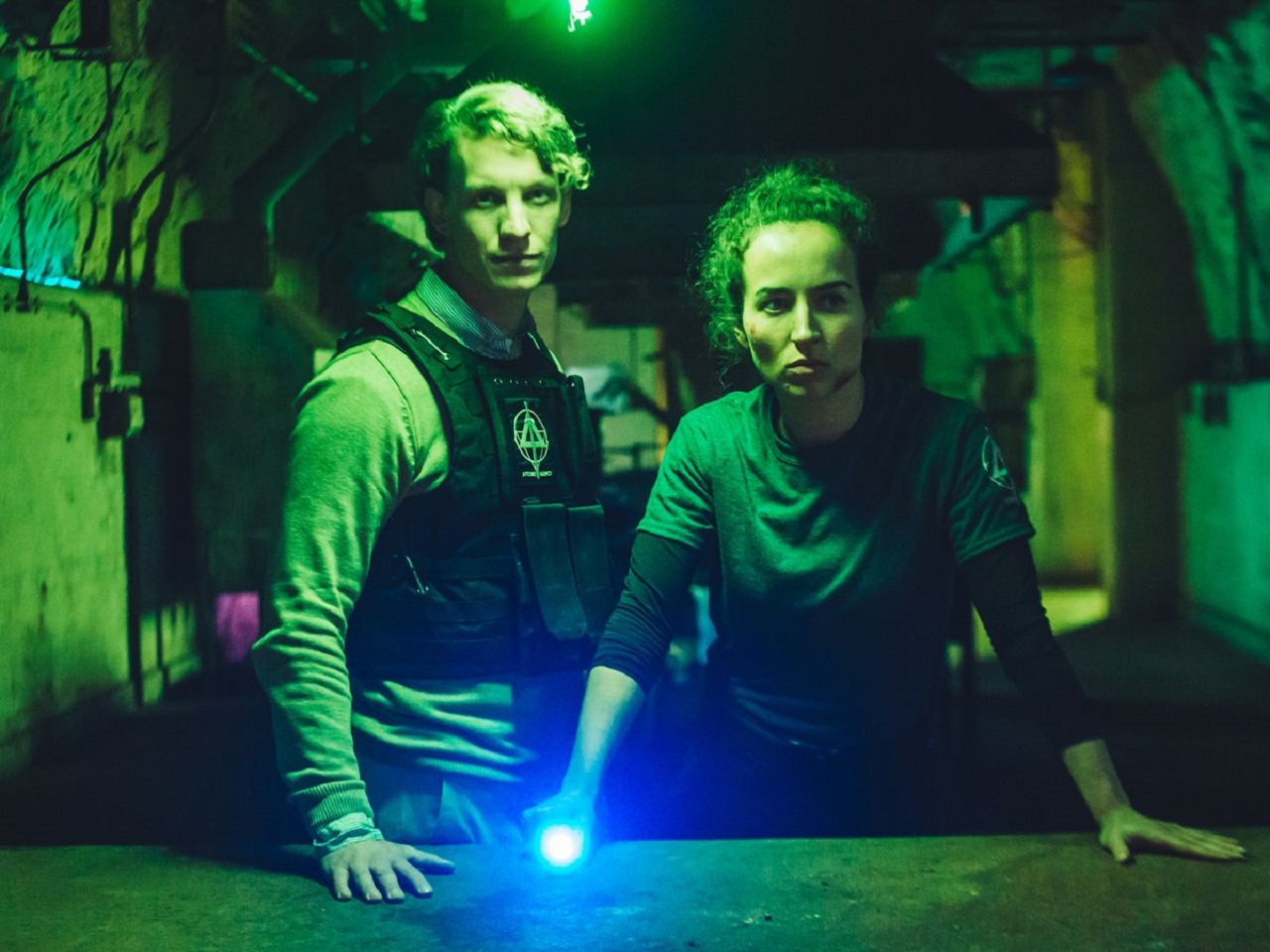 Ren Reid )Samantha Schnitzler) and Sam Levy (Mike Beckingham) in Black Site (2018)