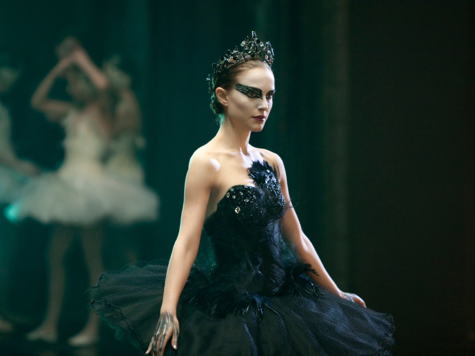 Natalie Portman plays the Black Swan (2010)