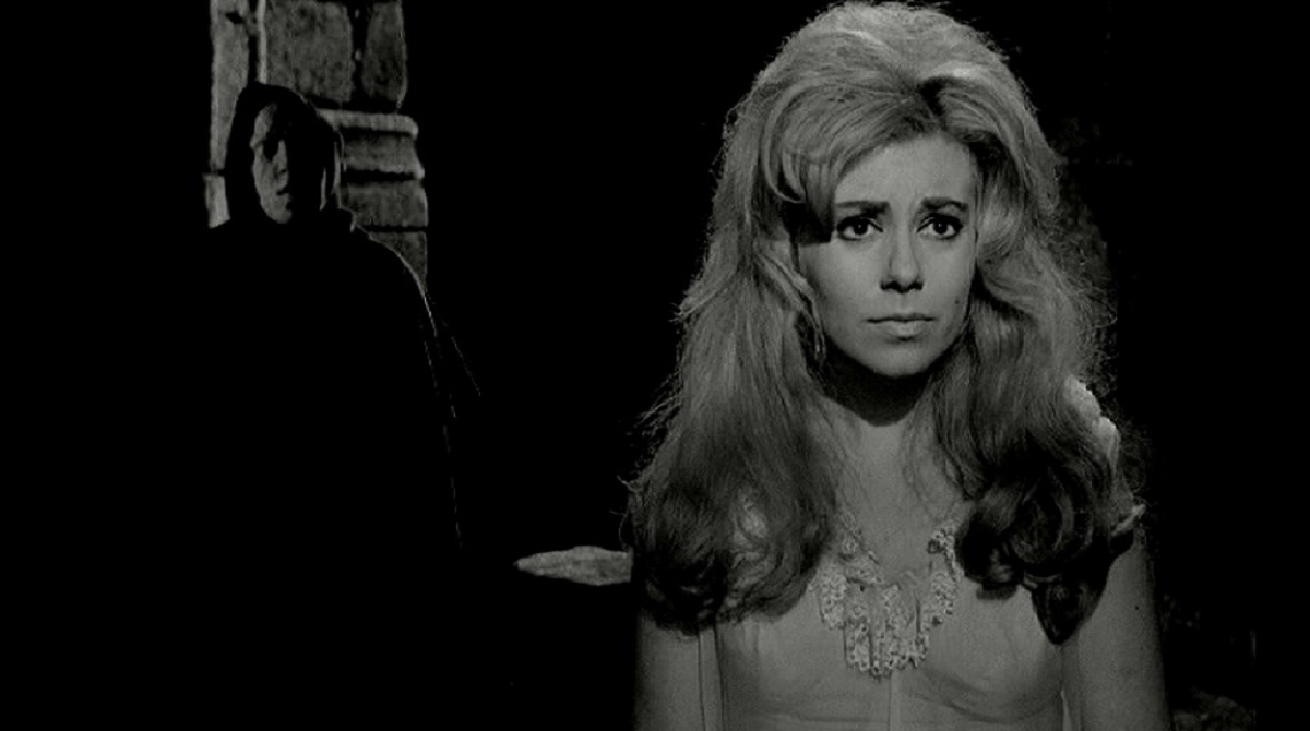 Ombretta Colli and the lurking disfigured figure of the father in The Blancheville Monster (1963)