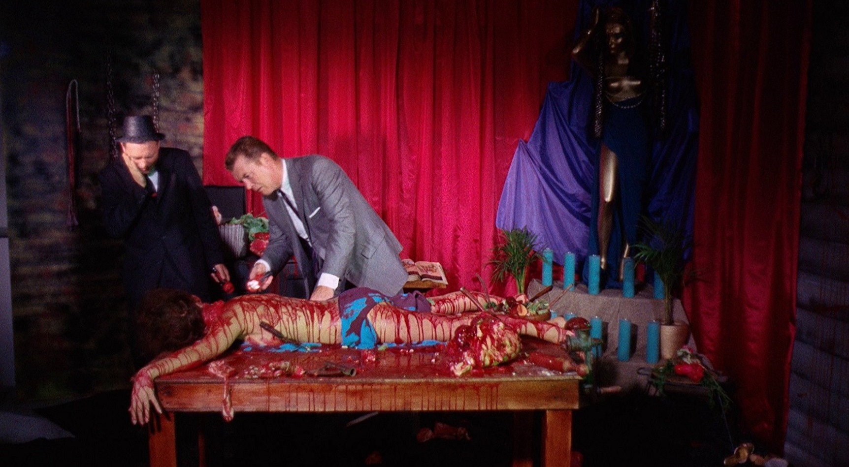 Detectives discover one of Fuad Ramses' victims in Blood Feast (1963)