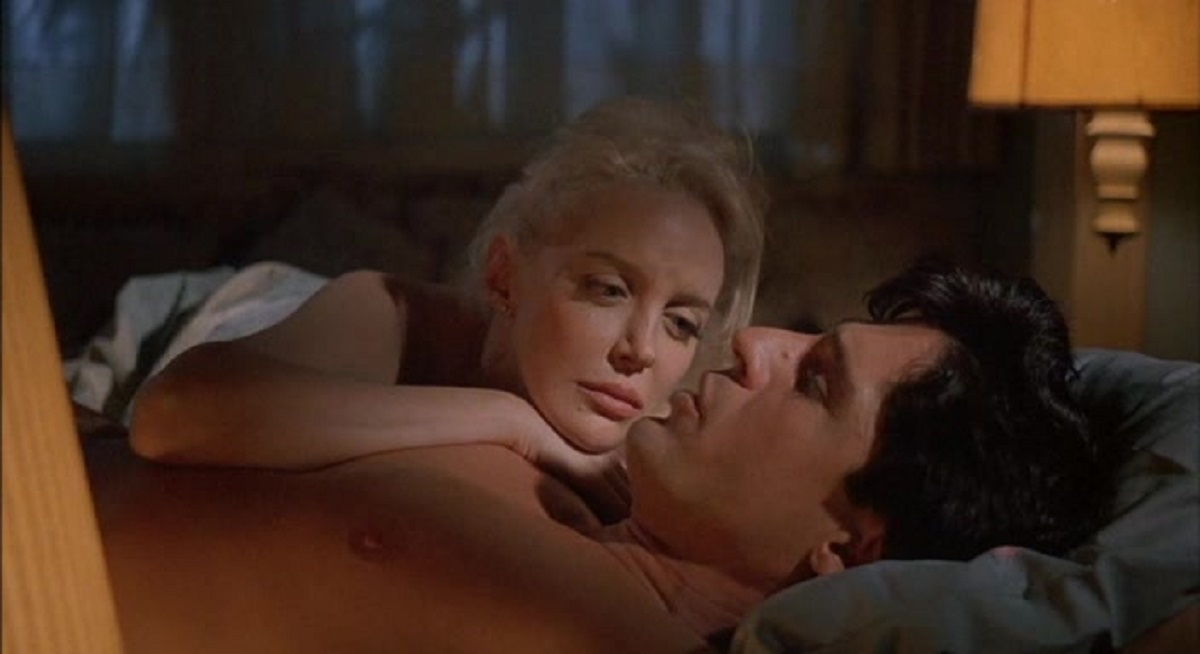 Anna Thomson and David Bradley in bed together in Blood Run (1994)