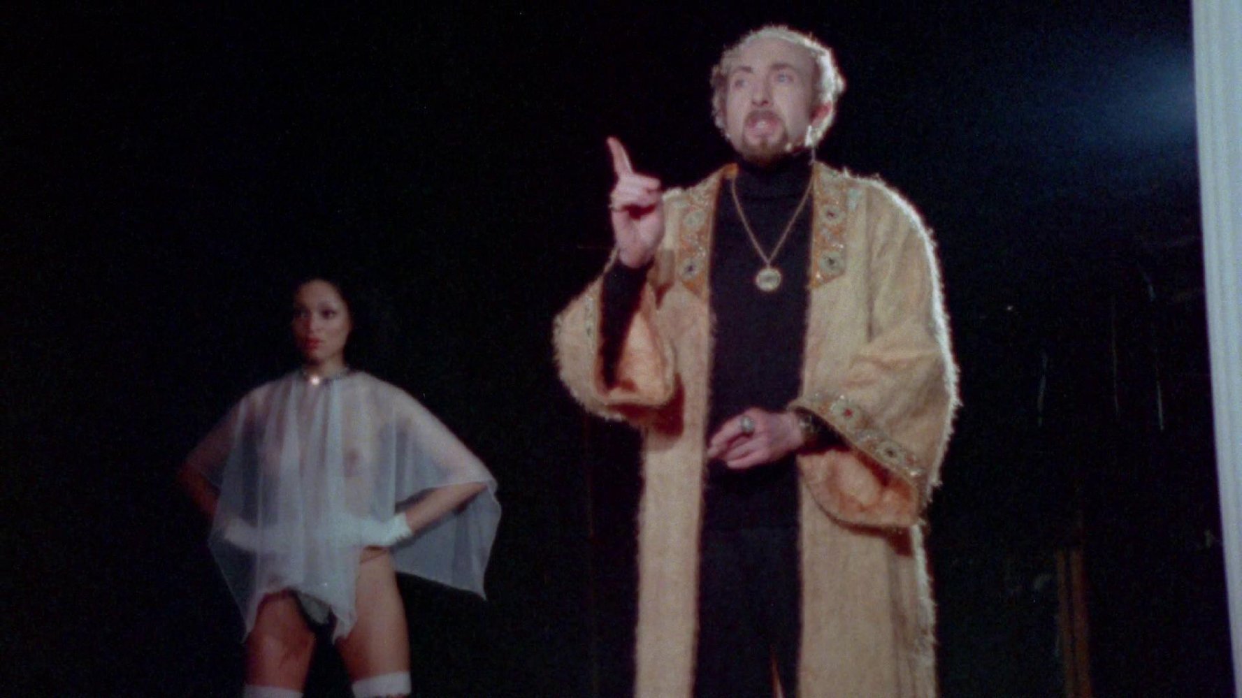 The stage magician Sardu (Seamus O’Brien) in Blood Sucking Freaks (1976)