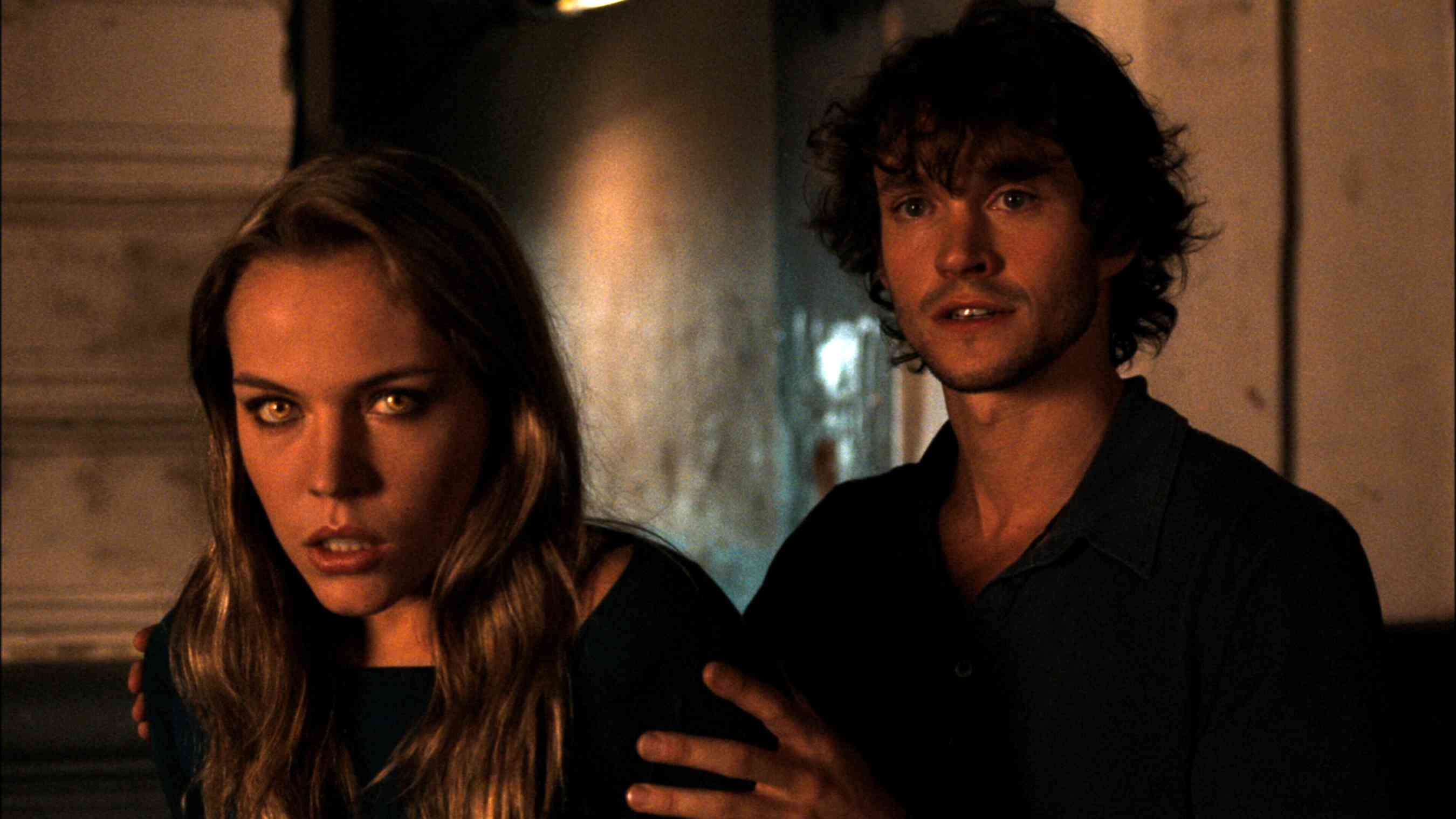 Werewolf Agnes Bruckner and human companion Hugh Dancy in Blood and Chocolate (2007)