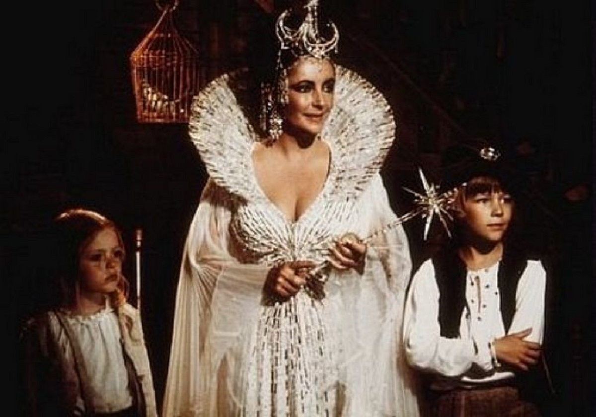 Elizabeth Taylor as Light with Mytyl (Patsy Kensit) and Tytyl (Todd Lookinland) in The Blue Bird (1976)