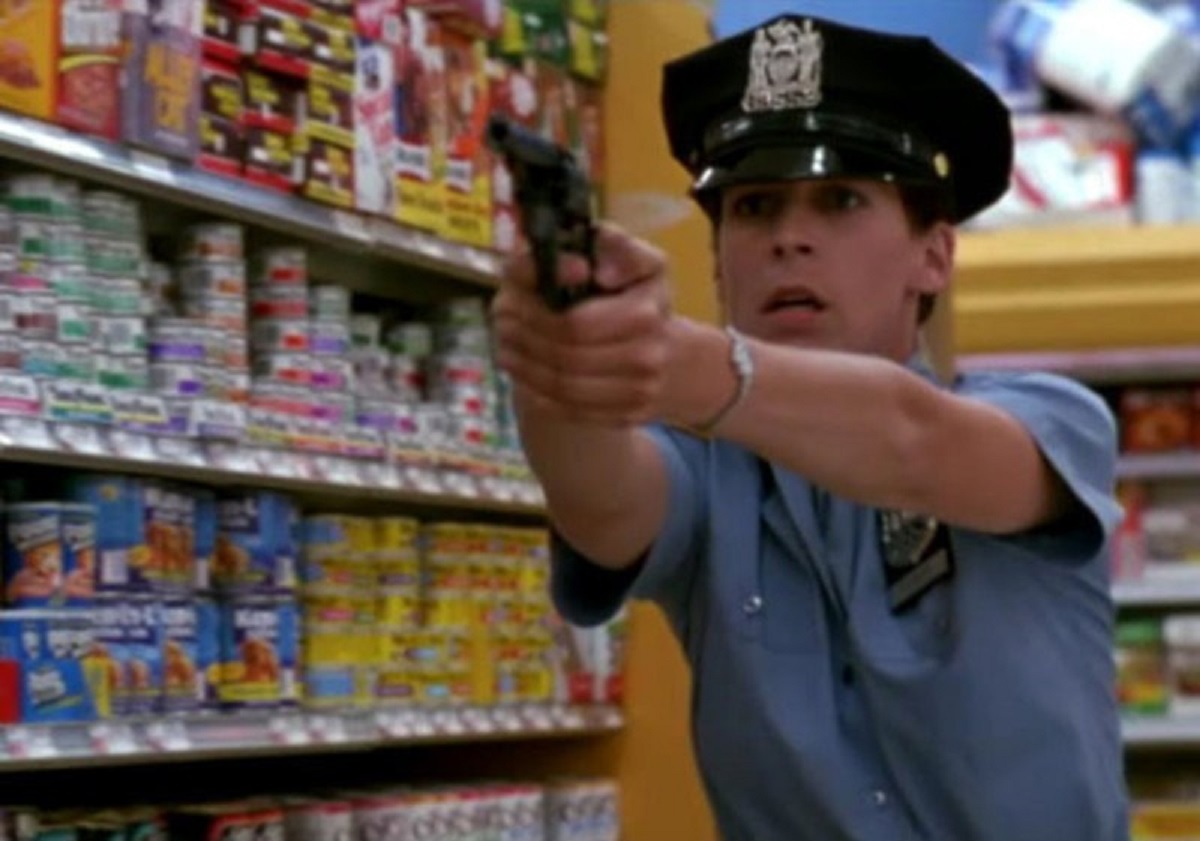 Rookie cop Jamie Lee Curtis sets out to stop a convenience store robbery on her first day on the job in Blue Steel (1990)