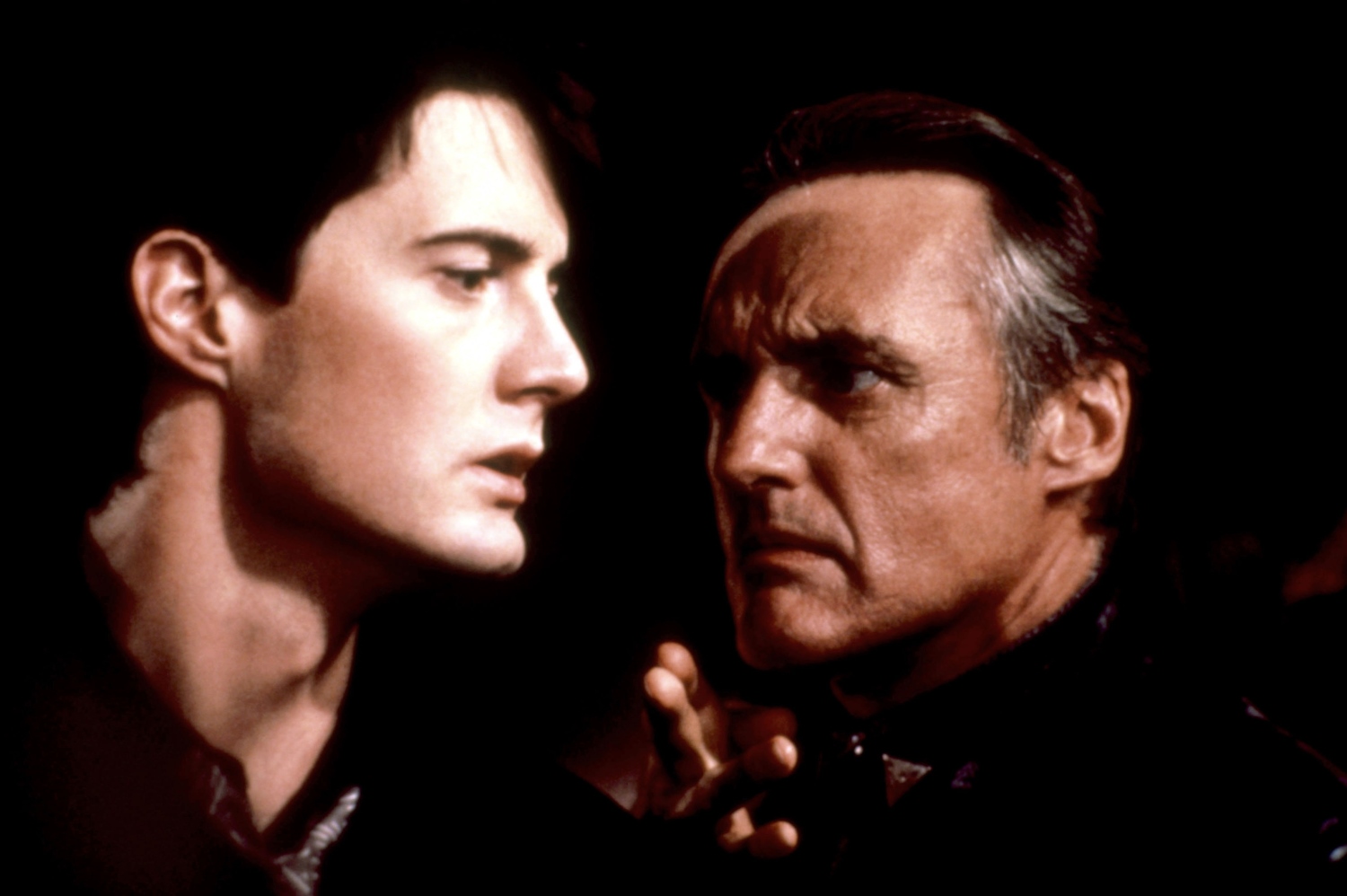 (l to r) Jeffrey (Kyle MacLachlan) and Frank (Dennis Hopper) in Blue Velvet (1986)