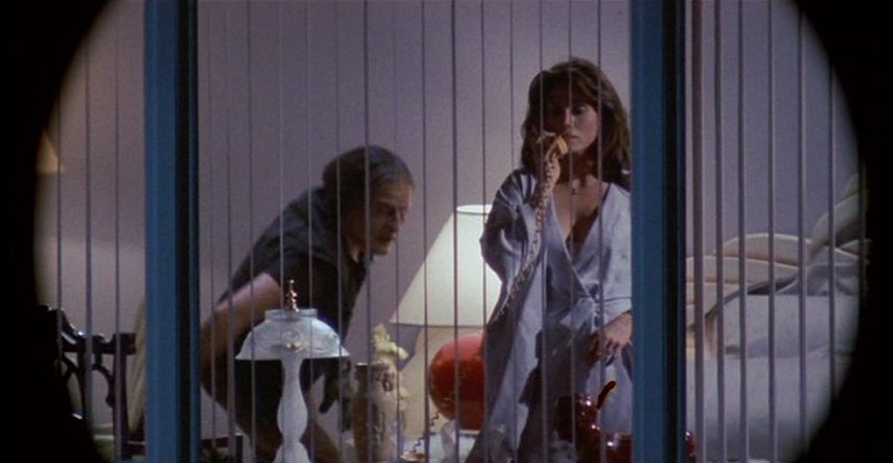 Deborah Shelton attacked by The Indian in Body Double (1984)