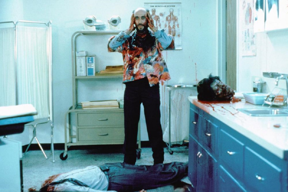 The Borrower takes Tony Amendola's head in The Borrower (1991) 