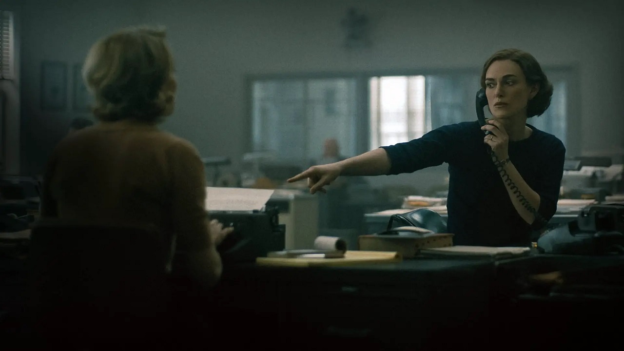 Keira Knightley as journalist Loretta McLaughlin in Boston Strangler (2023)