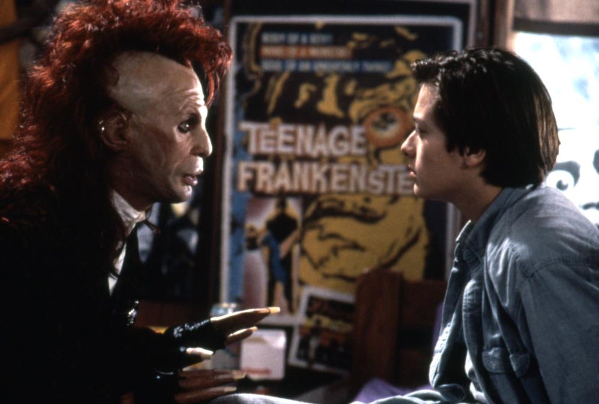 Teenage videogamer Edward Furlong meets Trickster (T. Ryder Smith) in Brainscan (1994)