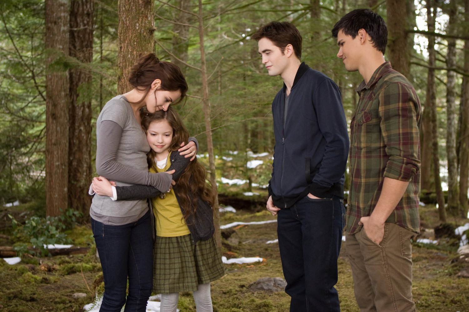 Bella Swan (Kirsten Stewart) and daughter Renesmee (Mackenzie Foy) as Edward Cullen (Robert Pattinson) and Jacob Black (Taylor Lautner) look on inBreaking Dawn Part Two (2012)