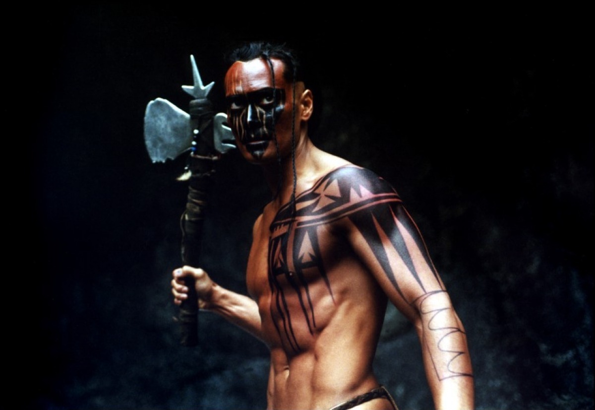 Mark Dacascos as the Iroquois warrior Mani in Brotherhood of the Wolf (2001)