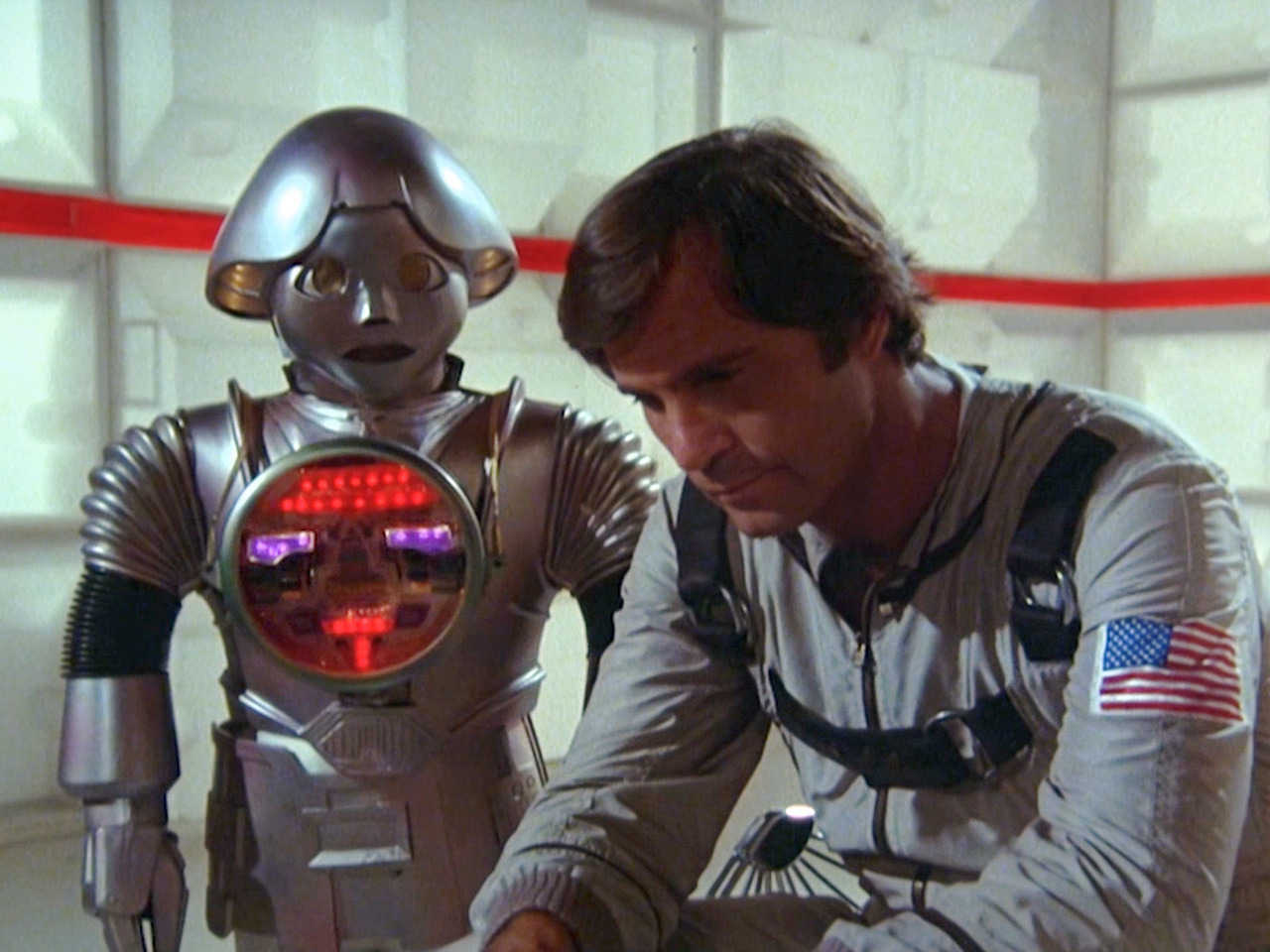 Buck Rogers (Gil Gerard) and the robot Twiki (Felix Silla) in Buck Rogers in the 25th Century (1979)