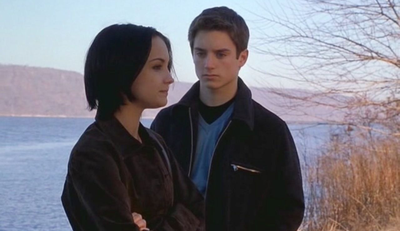 Rachael Leigh Cook and Elijah Wood in The Bumblebee Flies Anyway (1999)