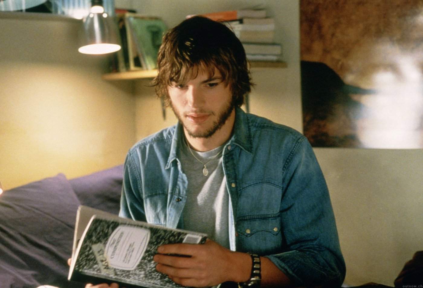 Evan Treborn (Ashton Kutcher) develops an ability to travel in time in The Butterfly Effect (2004)