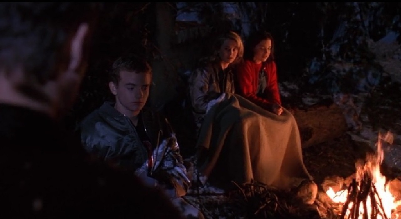 Gathered around a campfire - Jay R. Ferguson, Christopher Kennedy Masterson, Christine Taylor and Kim Murphy in Campfire Tales (1996)
