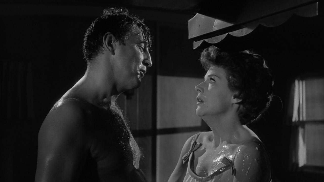 Robert Mitchum threatens Polly Bergen in Cape Fear (1962)