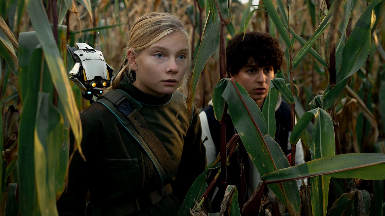 The twelve year-old Nova (Kika Van De Vijver) and Nas (Marouane Meftah) in Captain Nova (2021)