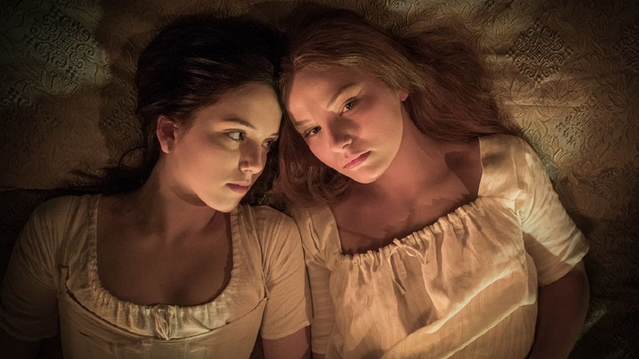 Lara (Hannah Rae) and Carmilla (Devrim Lingau) in Carmilla (2019)