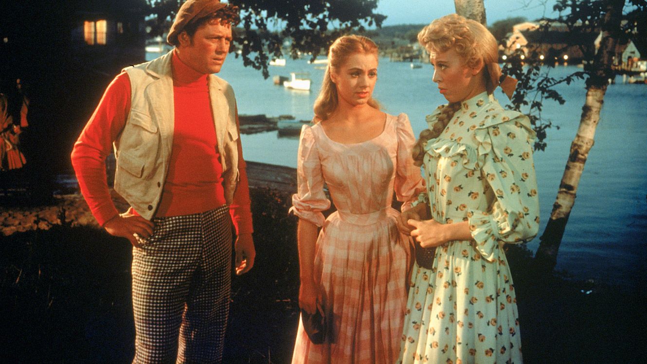 Billy Bigelow (Gordon MacRae), Julie Jordan (Shirley Jones) and Carrie Pipperidge (Barbara Ruick) in Carousel (1956)