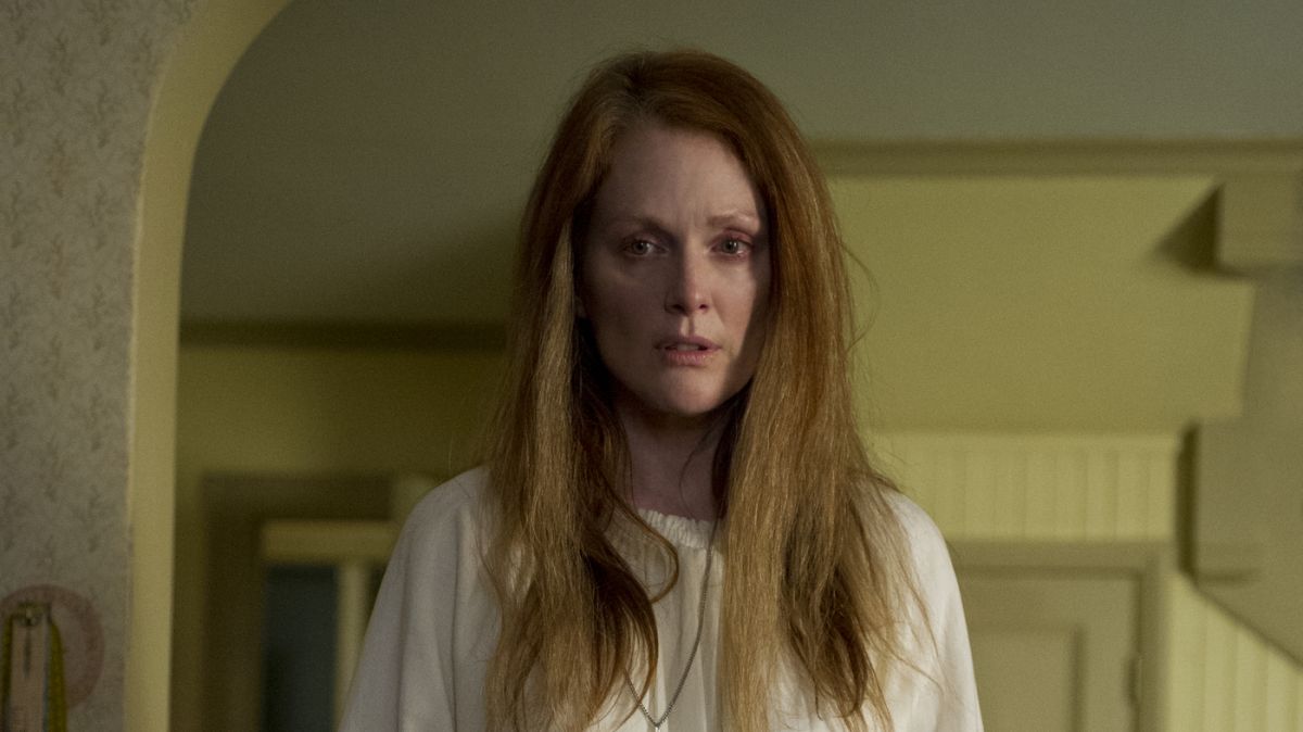 Julianne Moore as the mother in Carrie (2013)