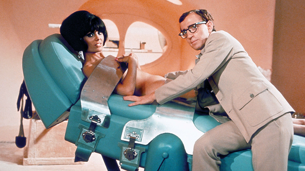 Jimmy Bond (Woody Allen) tries to rescue an imprisoned Daliah Lavi in Casino Royale (1967)