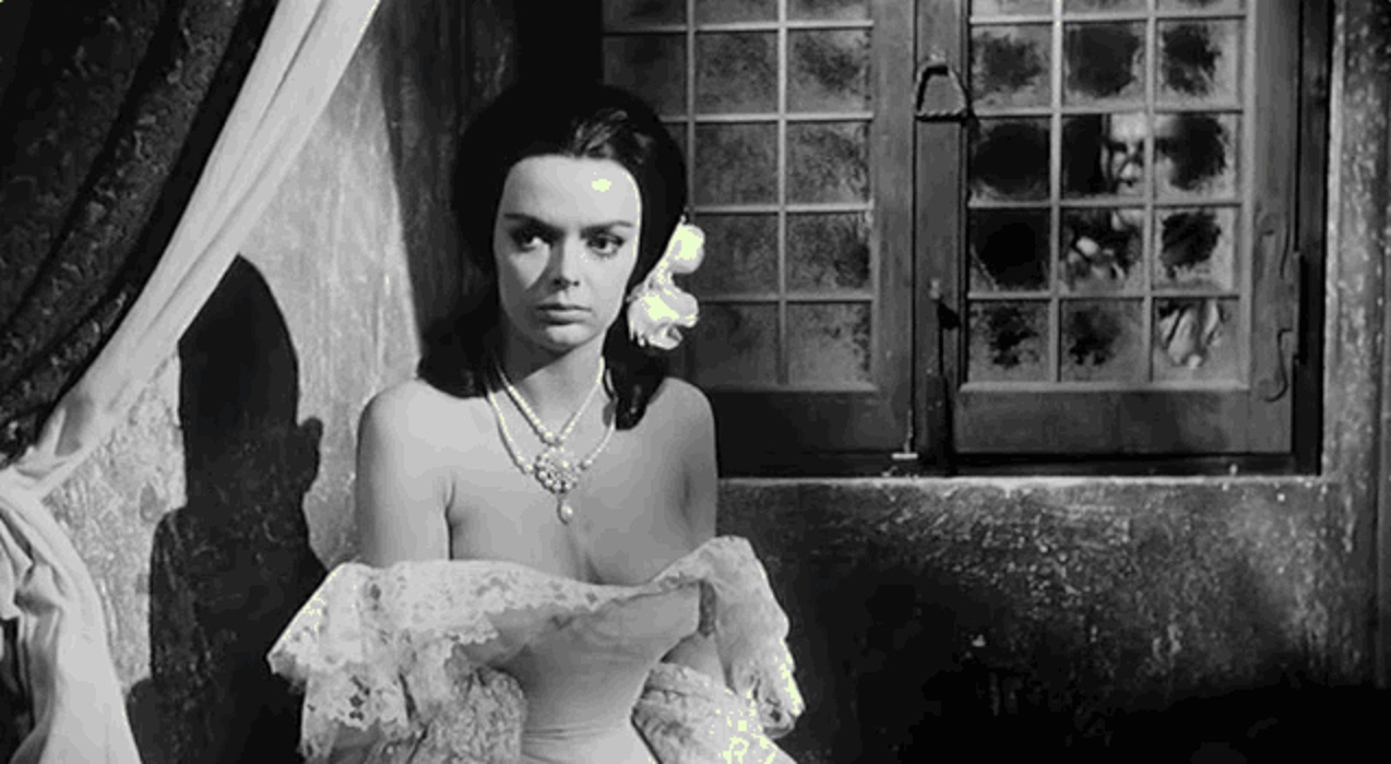 Barbara Steele in Castle of Blood (1964)