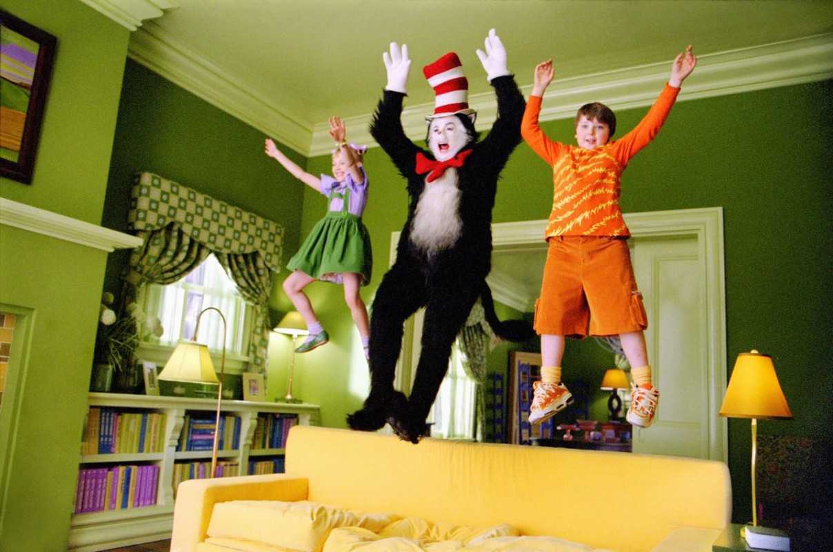 The Cat in the hat (Mike Myers) causes mischief with Dakota Fanning and Spencer Breslin in The Cat in the Hat (2003)