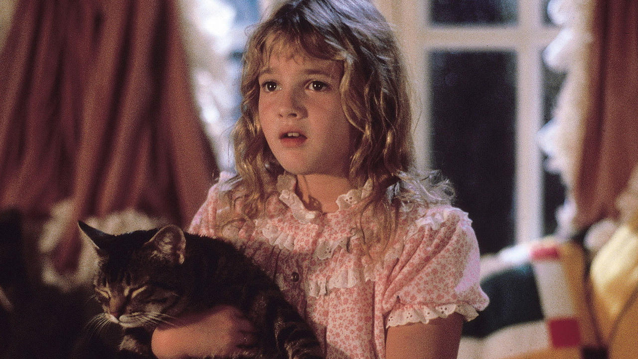 Drew Barrymore and cat in The General episode of Cats Eye (1985)