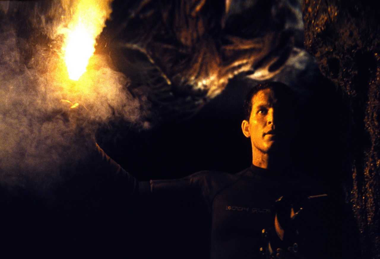 Cole Hauser and lurking cave monster in The Cave (2005)