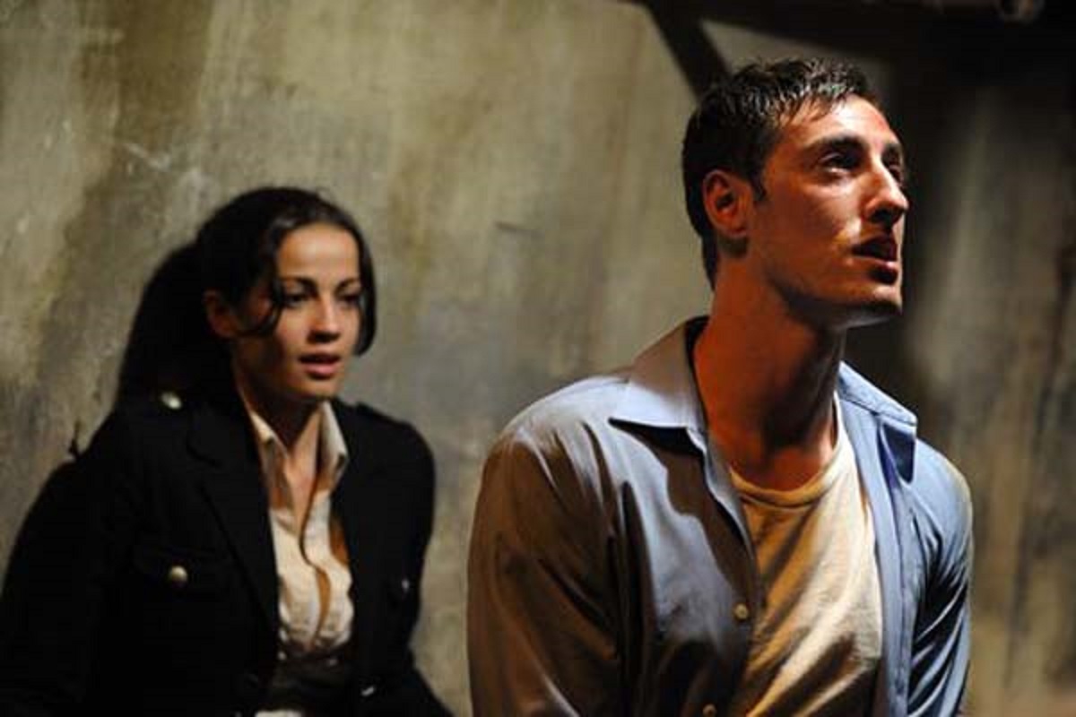 Eric Balfour and Deborah Valente in Cell 213 (2011)