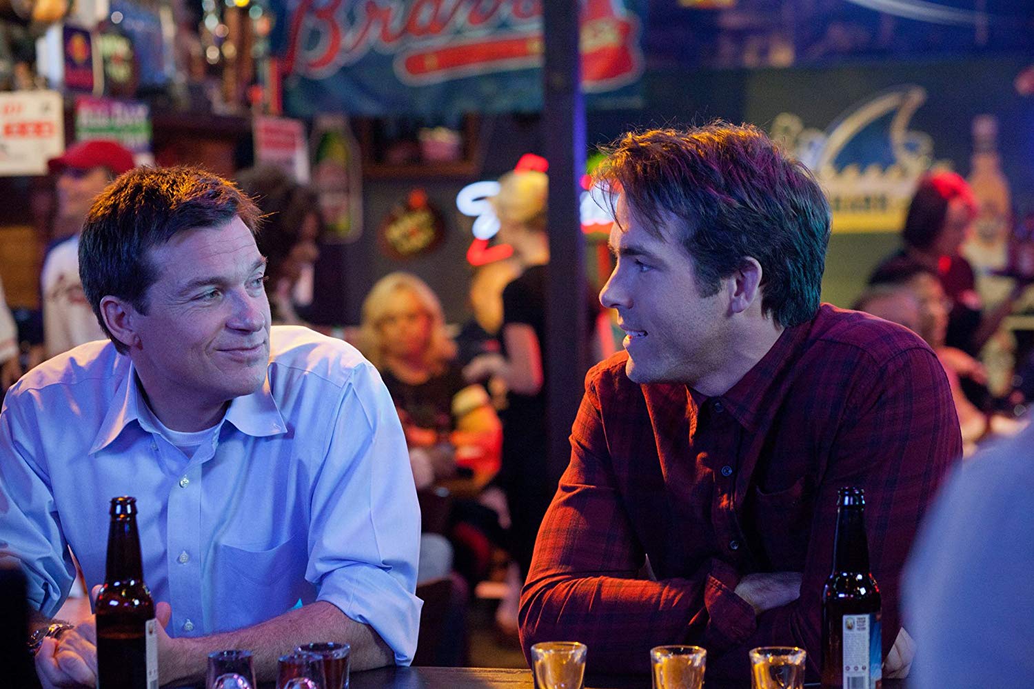 Best friends (l to r) family guy Jason Bateman and party Ryan Reynolds in The Change-Up (2011)