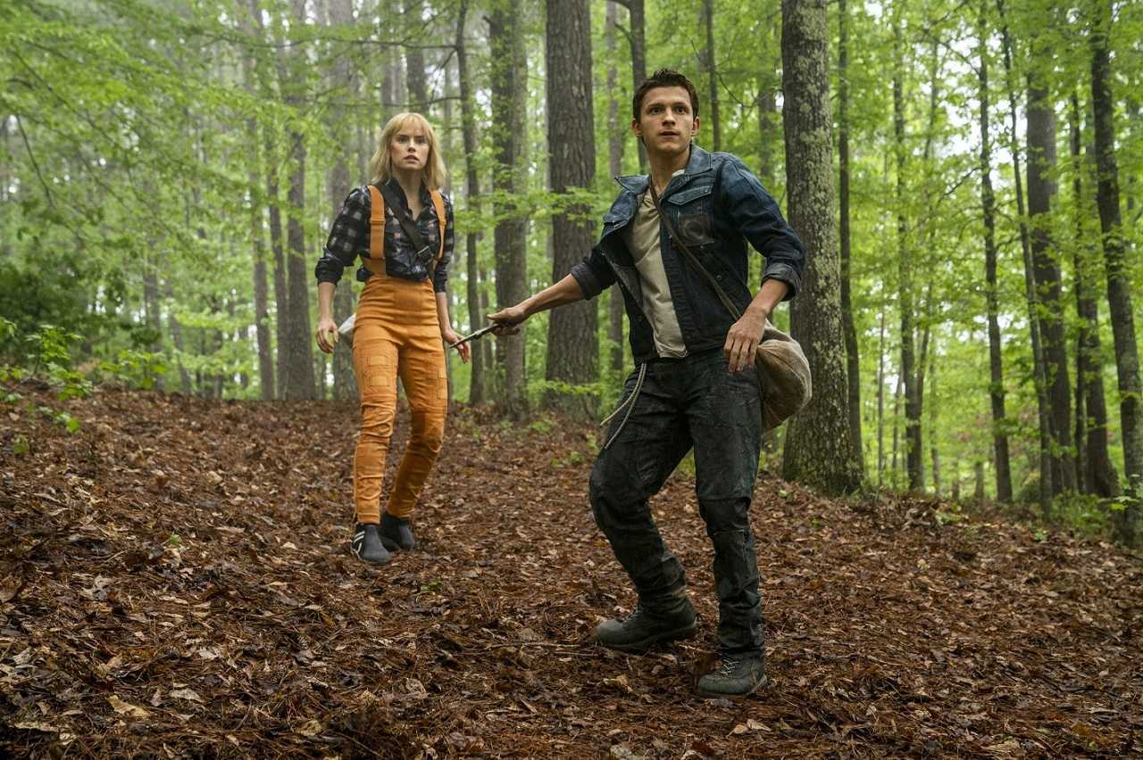 Viola Eade (Daisy Ridley) and Todd Hewitt) in Chaos Walking (2021)