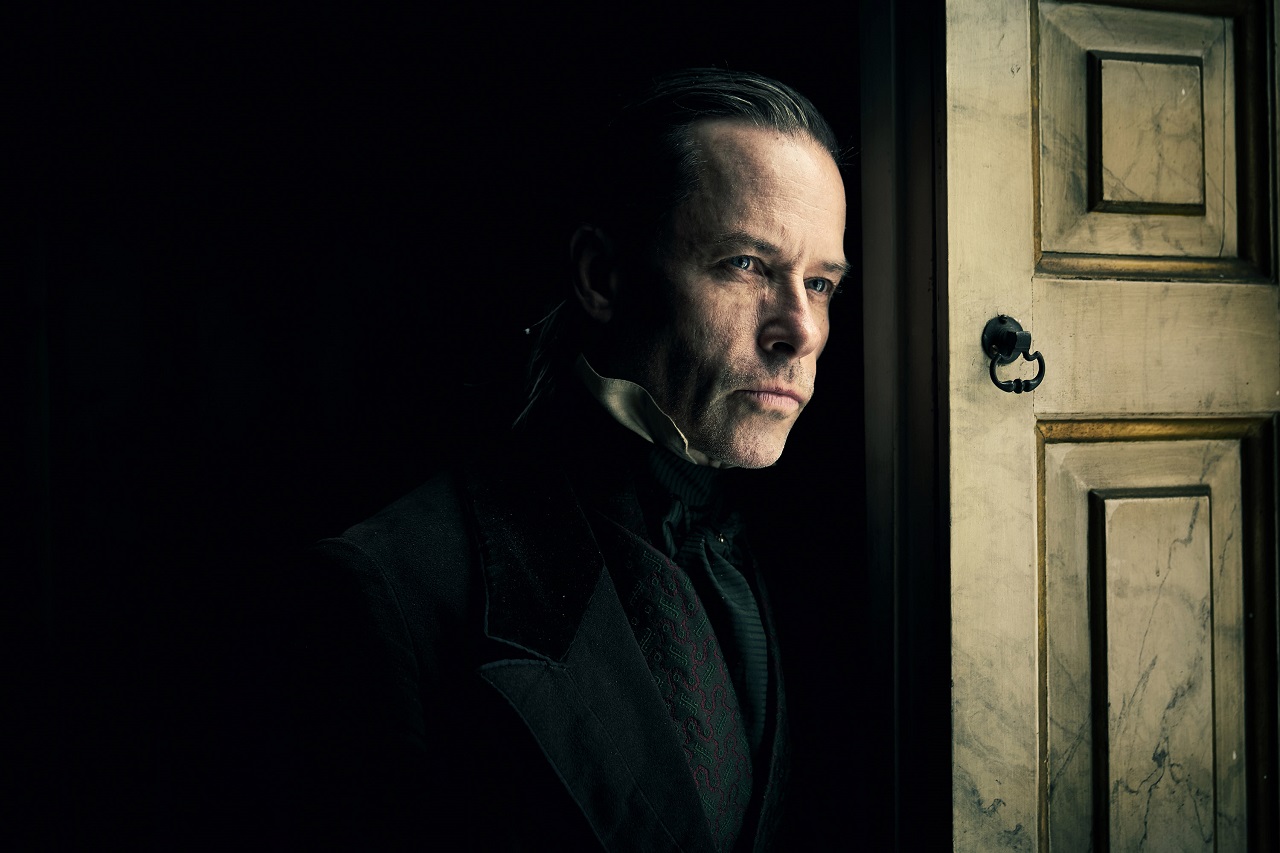 Guy Pearce as Ebenezer Scrooge in A Christmas Carol (2019)