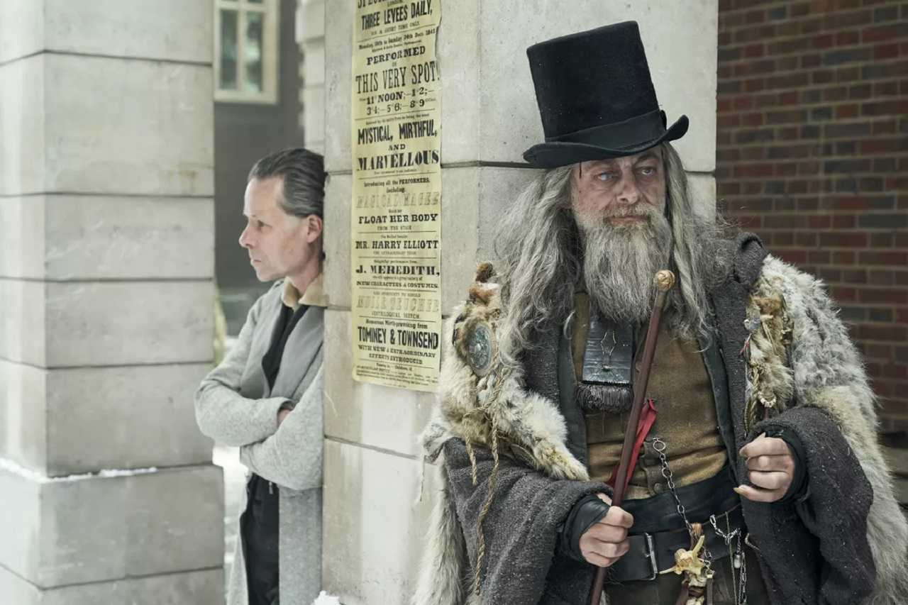 Scrooge (Guy Pearce) and The Ghost of Christmas Past (Andy Serkis) in A Christmas Carol (2019)