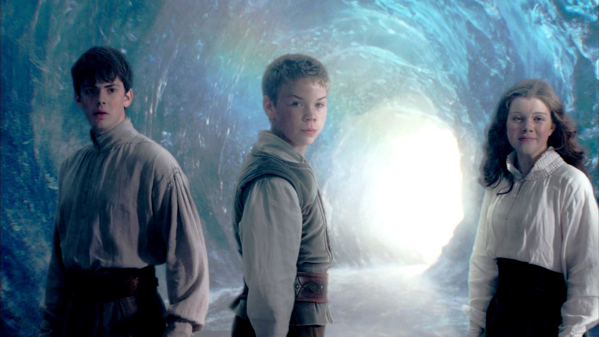 Return to Narnia - (l to r) Edmund (Skandar Keynes), Eustace (Will Poulter) and Lucy (Georgie Henley) in The Chronicles of Narnia: The Voyage of the Dawn Treader (2010)