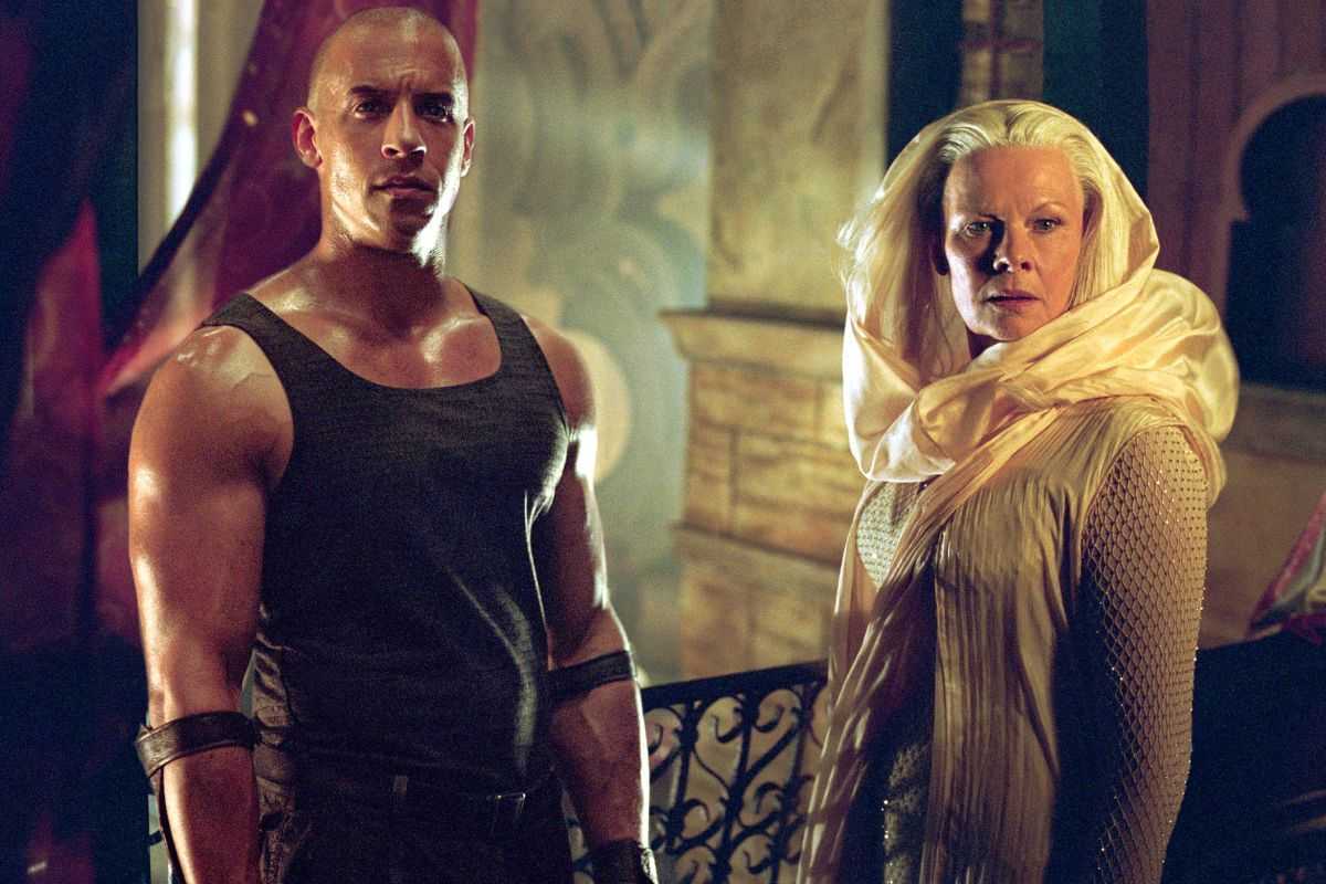 Vin Diesel as Riddick with Judi Dench as the Aereon in The Chronicles of Riddick (2004)