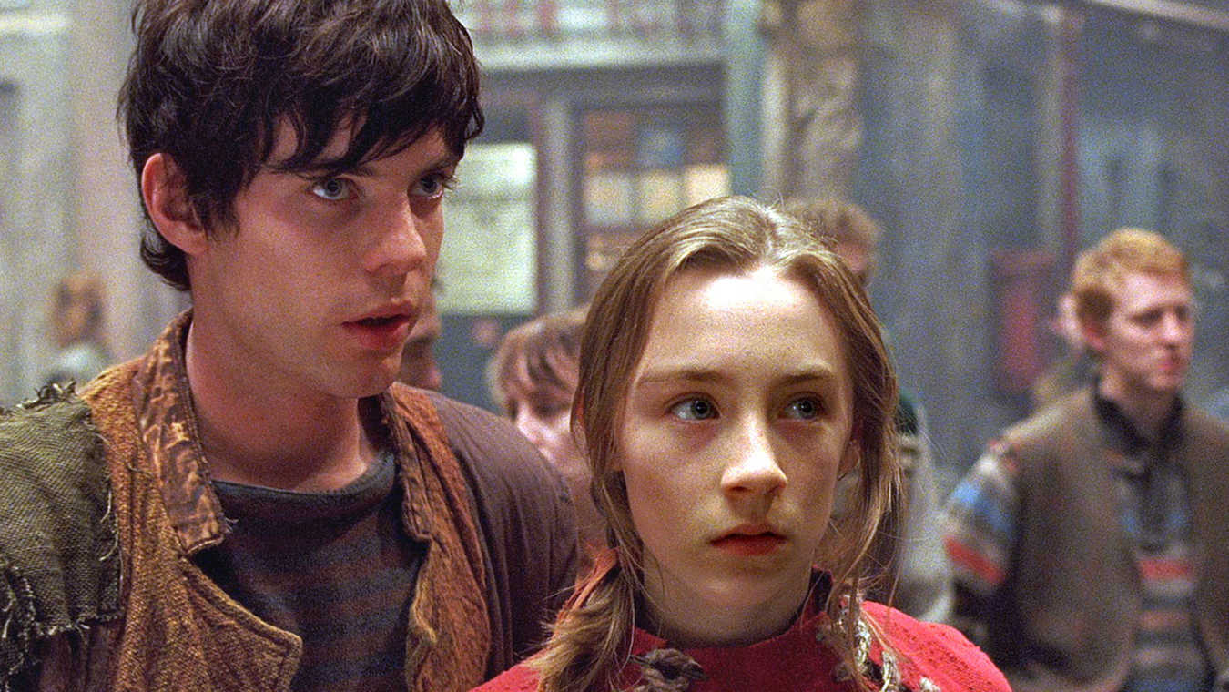 Doon Harrow (Harry Treadaway) and Lina Mayfleet (Saoirse Ronan) in City of Ember (2008)