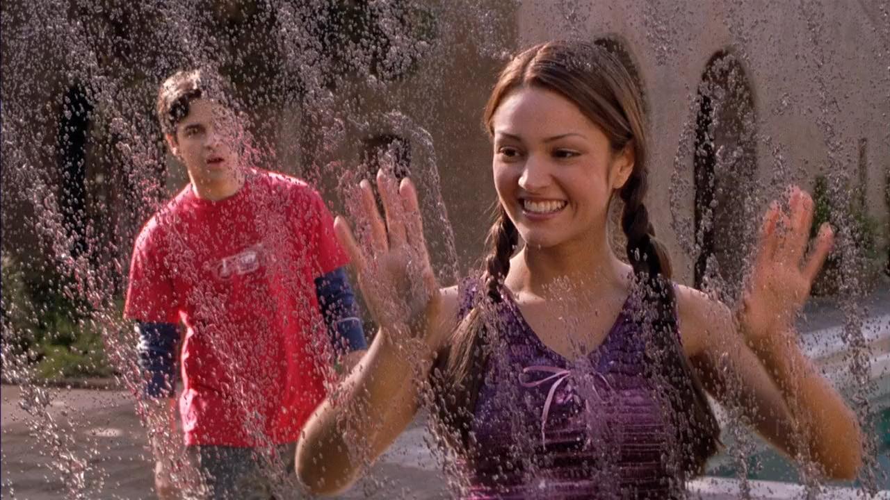 Jesse Bradford and Paula Garces in Clockstoppers (2002)